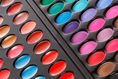 renkli makyaj paletleri