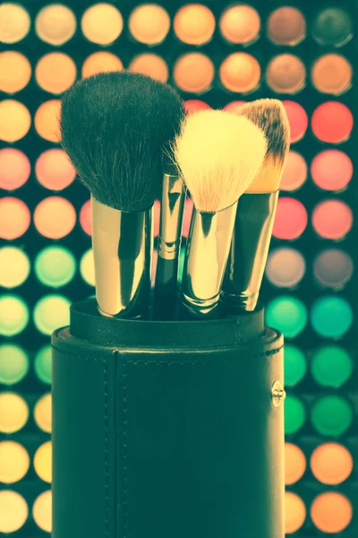 Make-up Pinsel und Make-up Palette — Stockfoto