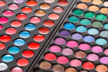 renkli makyaj paletleri