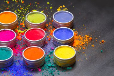 Renkli boyalar