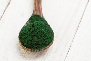 Tahta kaşık Spirulina tozu