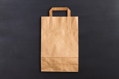 Kraft torba katlanmış