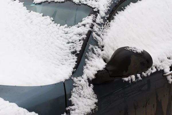 Bilen under snön — Stockfoto