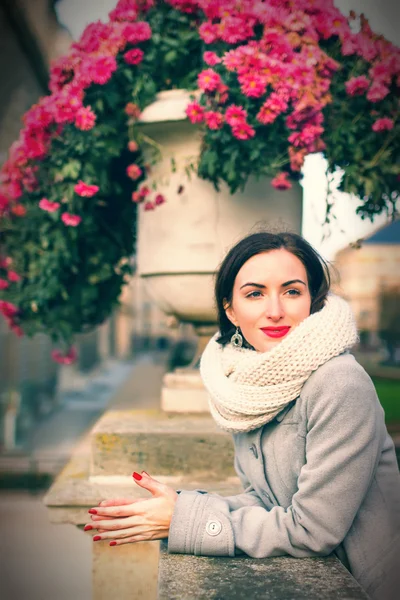 Young woman outdoors — Zdjęcie stockowe