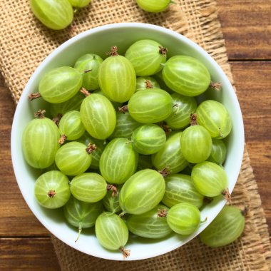 Kabın içinde ham bektaşi üzümü