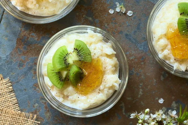 Rice Pudding with Kiwi and Orange Jam — Stock Photo, Image