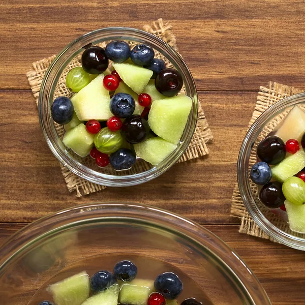 Salade de melons et fruits aux baies — Photo