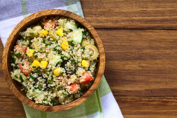 Quinoa och grönsakssallad — Stockfoto