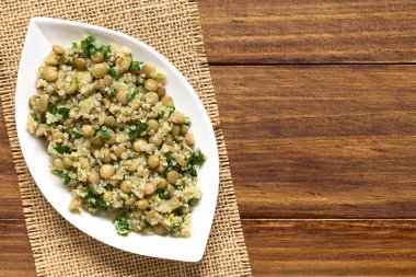 Quinoa, Mercimek ve Maydanoz Salatası