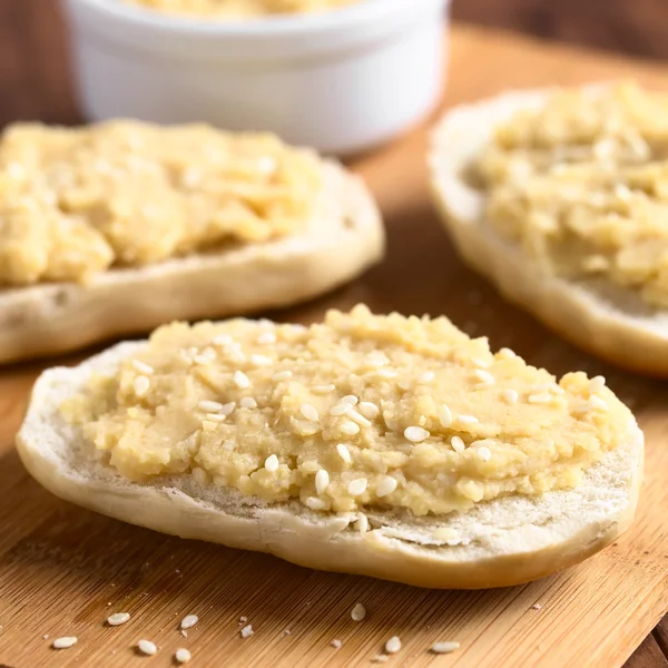 Ceci Diffusione sul Pane — Foto Stock