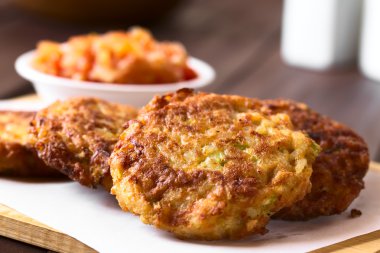 Pirinç köftesi veya börek