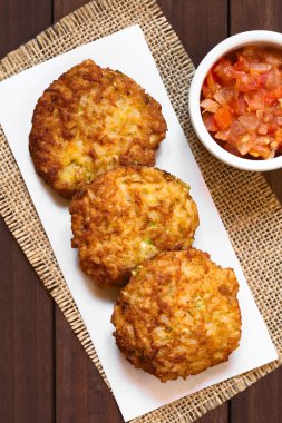 Pirinç köftesi veya börek