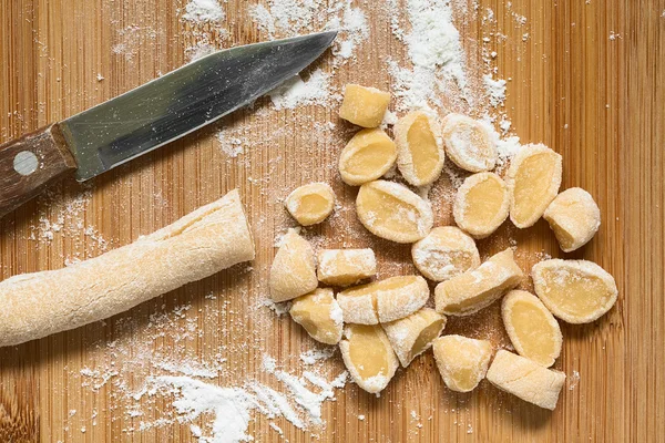 Húngaro caseiro Csipetke sopa de macarrão — Fotografia de Stock