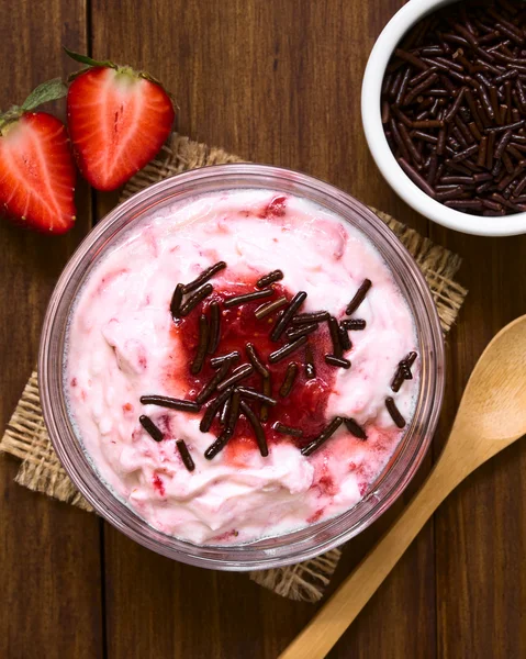 Erdbeer-Narr-Dessert — Stockfoto