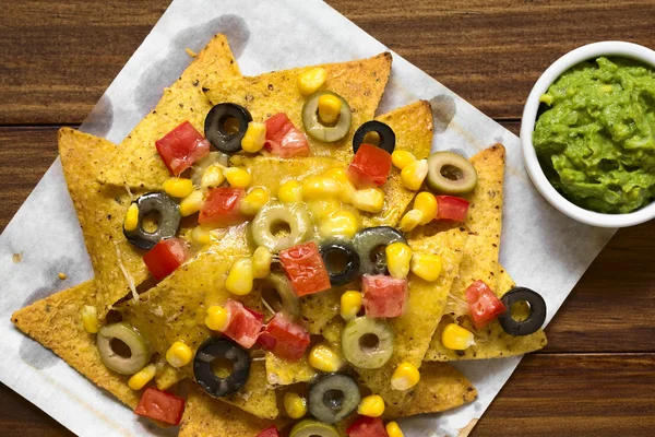 Nachos al horno con queso y verduras — Foto de Stock