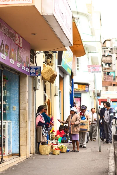 Verkoop van groenten in ambato, ecuador — Stockfoto