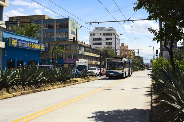 Trådbussar i quito, ecuador — Stockfoto