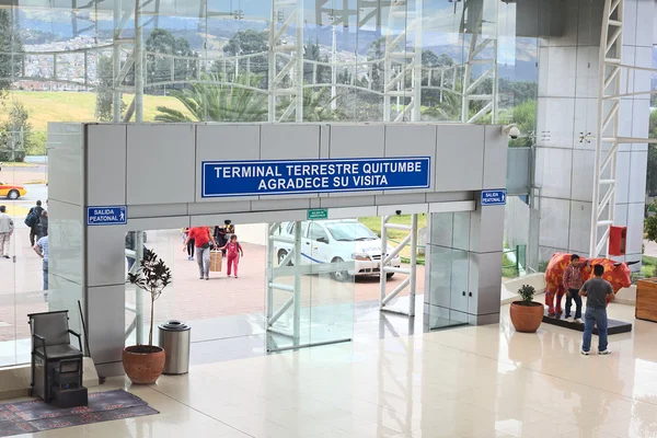 Terminal de autobuses Quitumbe en Quito, Ecuador — Foto de Stock