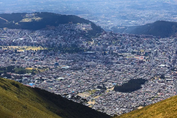 Вид на Кито, Эквадор — стоковое фото