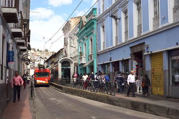 Trådbuss stop plaza del teatro i quito, ecuador — Stockfoto