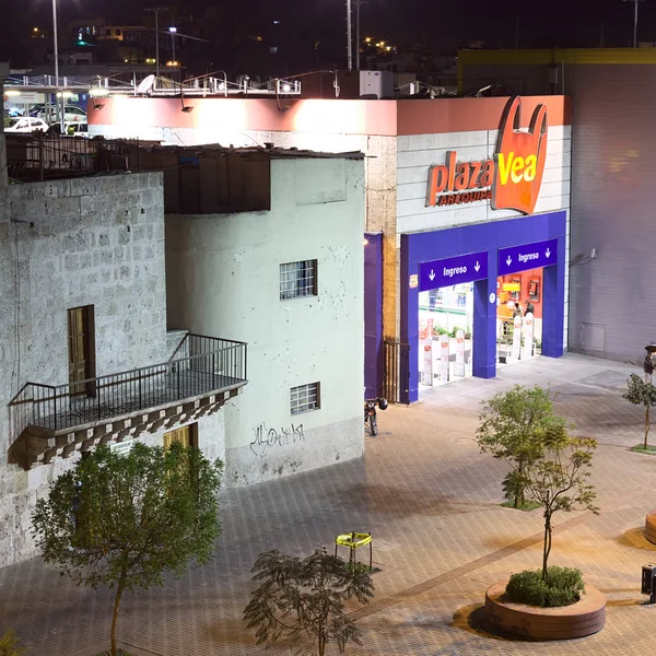 Plaza Vea Supermarket in Arequipa, Peru — Stock Photo, Image