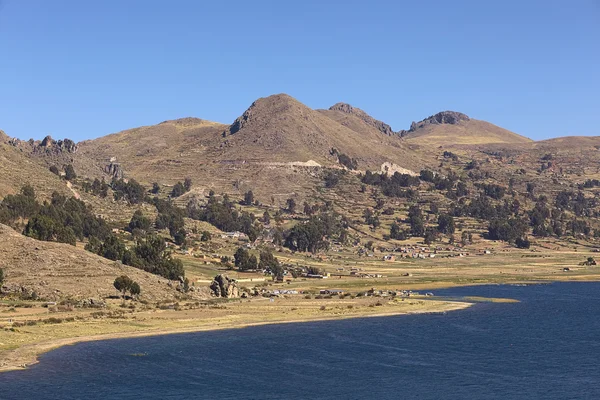 Landsbygdens landskap vid Titicacasjön i Bolivia — Stockfoto