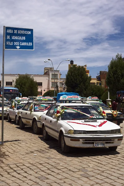 Zegen van auto's in Copacabana, Bolivia — Stockfoto