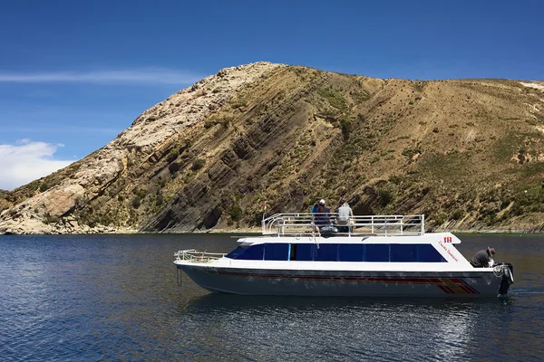 Łódź na Isla del Sol na jeziorze Titicaca, Bolivia — Zdjęcie stockowe