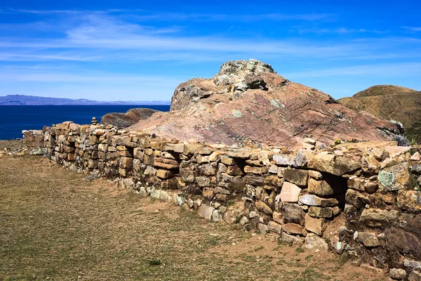 Steinmauer auf der Isla del Sol im Titicacasee, Bolivien — Stockfoto