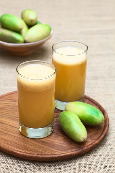 Suco Feito de Banana Passionfruit (lat. Passiflora Tripartita ) — Fotografia de Stock