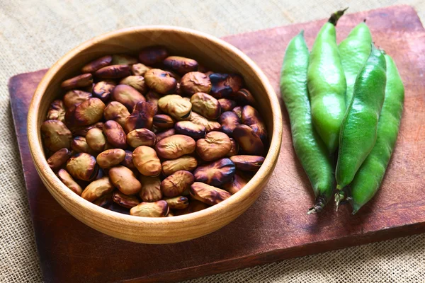 Frijoles Anchos Asados, un Snack en Bolivia — Foto de Stock