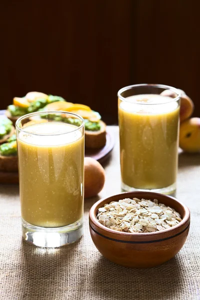 Mango-yulaf ezmesi Milkshake — Stok fotoğraf