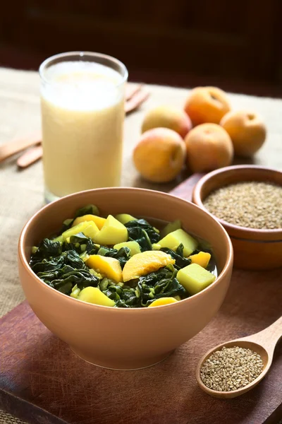 Spinach, Potato and Peach Curry — Stock Photo, Image