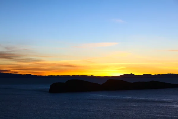 Titicaca gölü, Bolivya üzerinden günbatımı — Stok fotoğraf