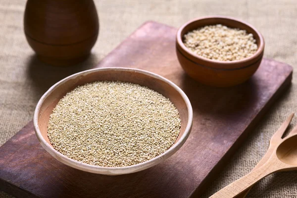 Quinoa branca crua — Fotografia de Stock