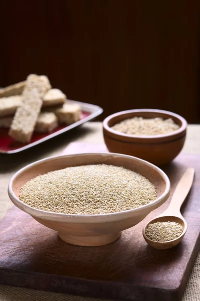 Raw White Quinoa — Stock Photo, Image