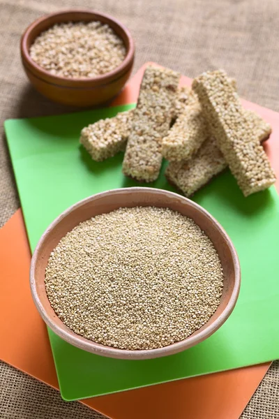 Raw White Quinoa — Stock Photo, Image
