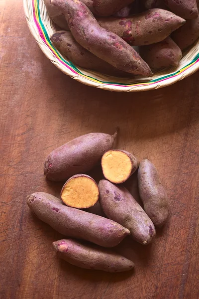 Ruwe paarse zoete aardappel — Stockfoto