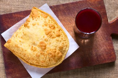 Pastel ile geleneksel Bolivya API