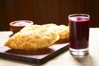 Pastel ile geleneksel Bolivya API