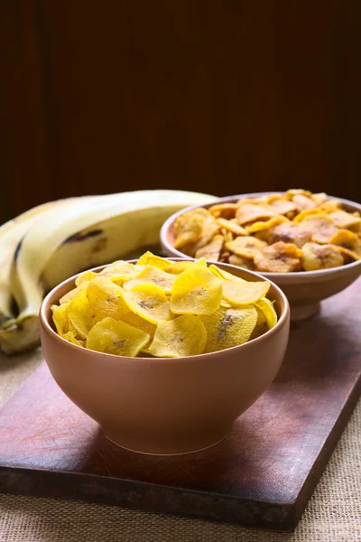 塩味と甘いバナナ チップ — ストック写真