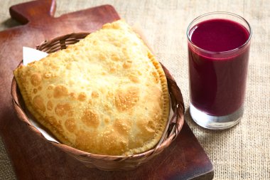 Pastel ile geleneksel Bolivya API