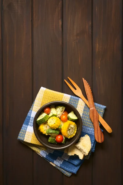 Verdure al forno (Zucchine, Mais, Pomodoro ) — Foto Stock