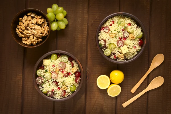 Insalata di Couscous con Uva, Melograno, Noce, Formaggio — Foto Stock