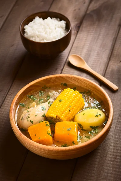 Tradycyjny chilijski Cazuela de Pollo zupa — Zdjęcie stockowe