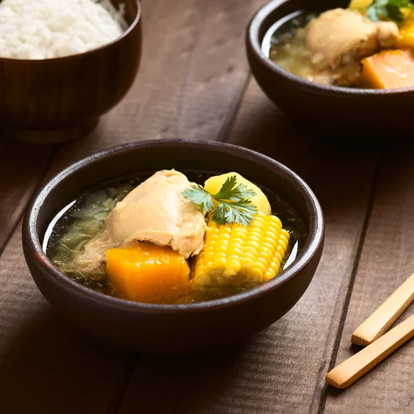 Sopa tradicional chilena Cazuela de Pollo — Fotografia de Stock