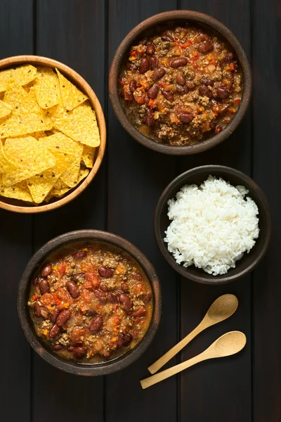 Chili con Carne cu Tortilla Chips și orez — Fotografie, imagine de stoc