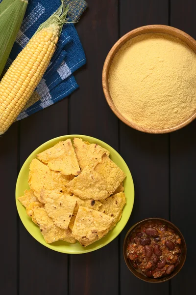 Batatas fritas de tortilla cozidas em casa — Fotografia de Stock