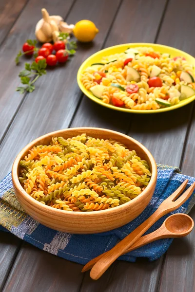 Massas Fusilli ou Rotini em bruto — Fotografia de Stock