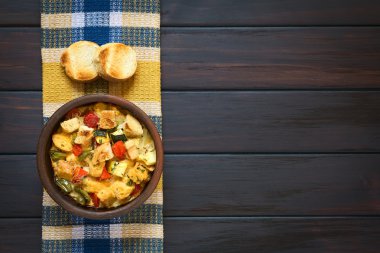 Lezzetli fırında sebze Ekmek Pudding